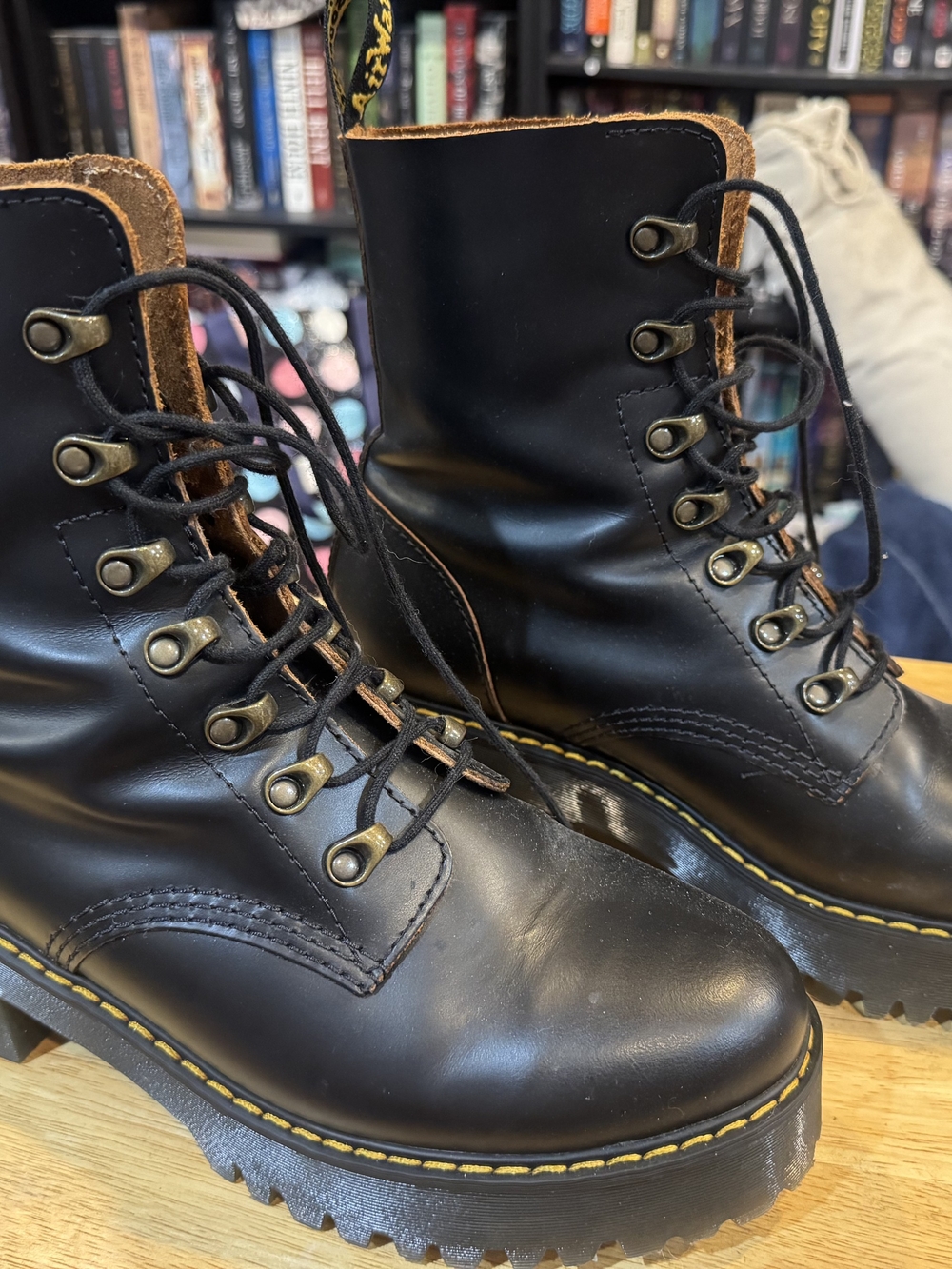 Dr. Martens Leona Boot